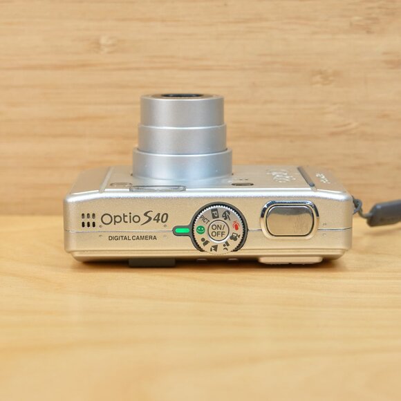 Pentax Optio S40 4MP Digital Camera, 3x Optical Zoom, Silver - Picture 4 of 8